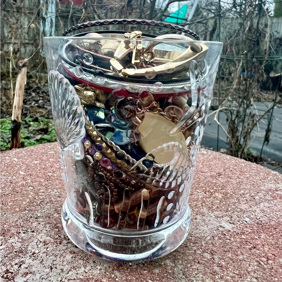 Vintages to Modern Myster Jewelry Jar Lot. Please read the description. - Picture 4 of 7